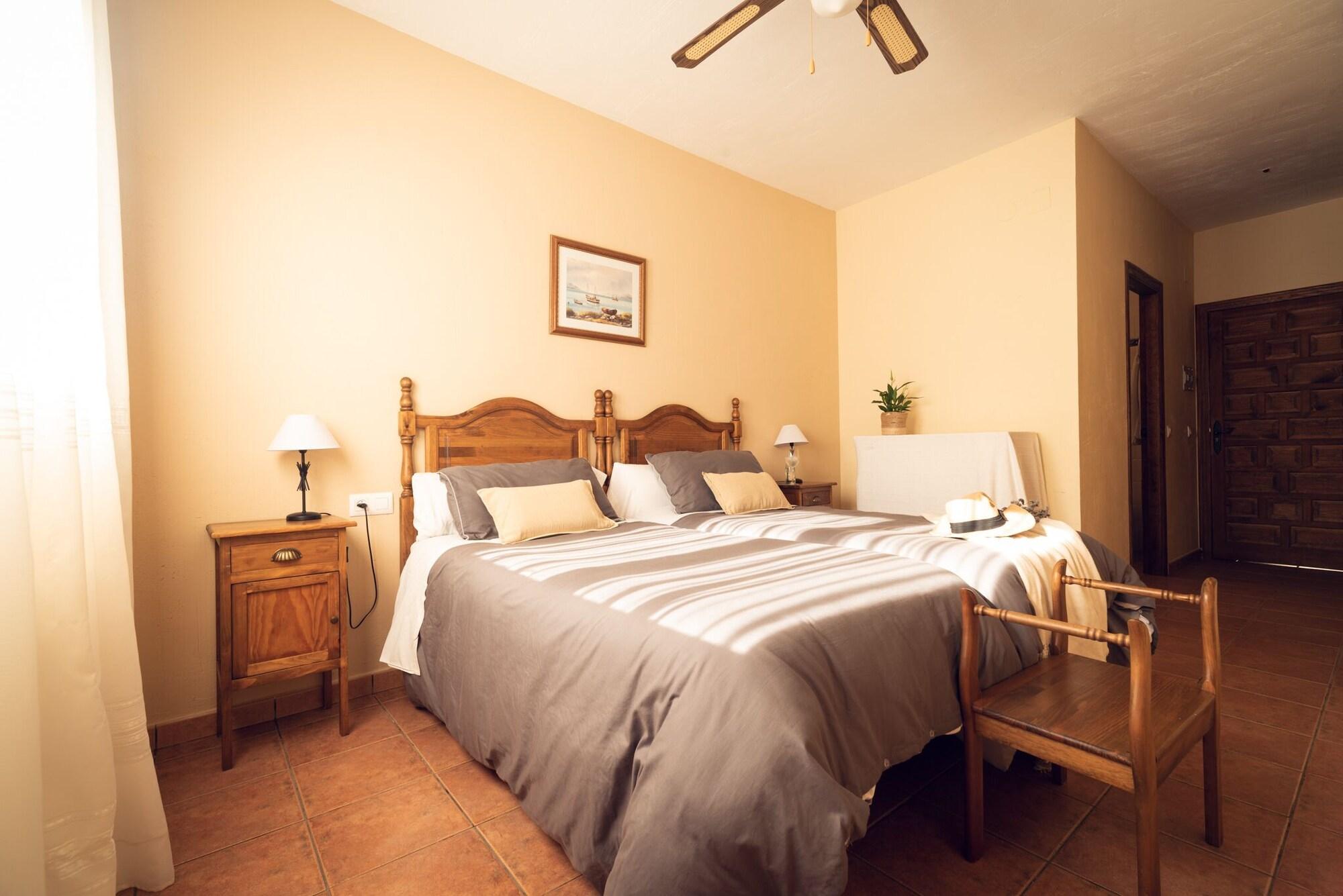 Hospedium Hostal Sierra Del Agua Paterna del Madera Ngoại thất bức ảnh