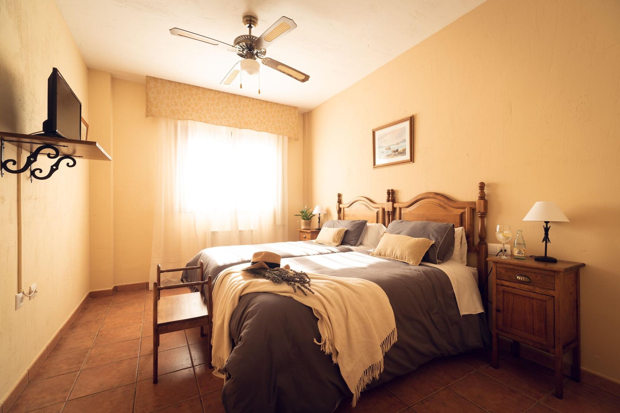 Hospedium Hostal Sierra Del Agua Paterna del Madera Ngoại thất bức ảnh