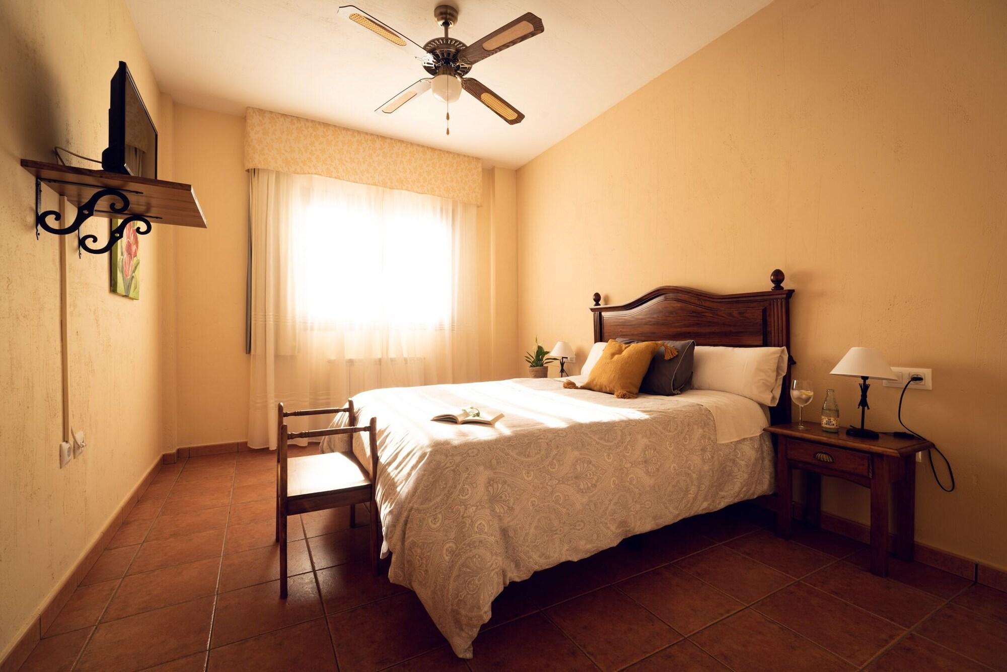 Hospedium Hostal Sierra Del Agua Paterna del Madera Ngoại thất bức ảnh