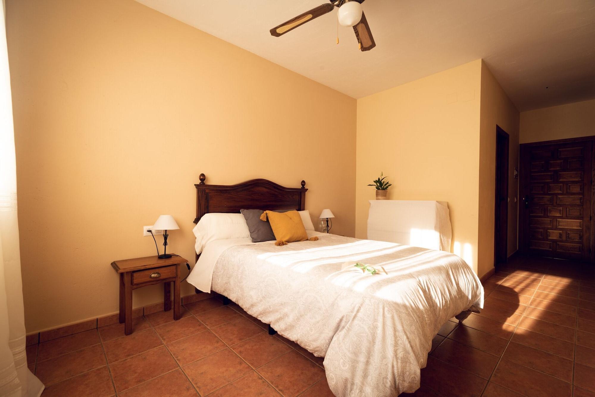 Hospedium Hostal Sierra Del Agua Paterna del Madera Ngoại thất bức ảnh