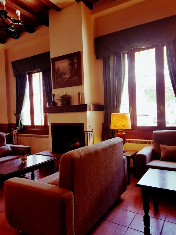 Hospedium Hostal Sierra Del Agua Paterna del Madera Ngoại thất bức ảnh