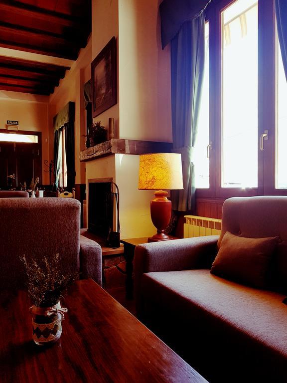Hospedium Hostal Sierra Del Agua Paterna del Madera Ngoại thất bức ảnh