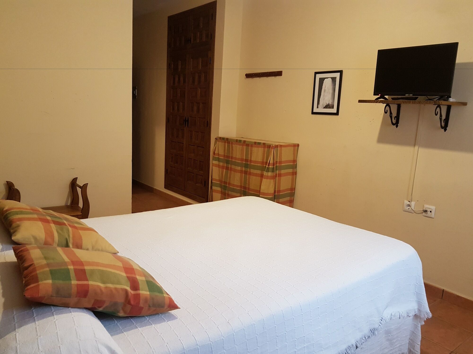 Hospedium Hostal Sierra Del Agua Paterna del Madera Ngoại thất bức ảnh