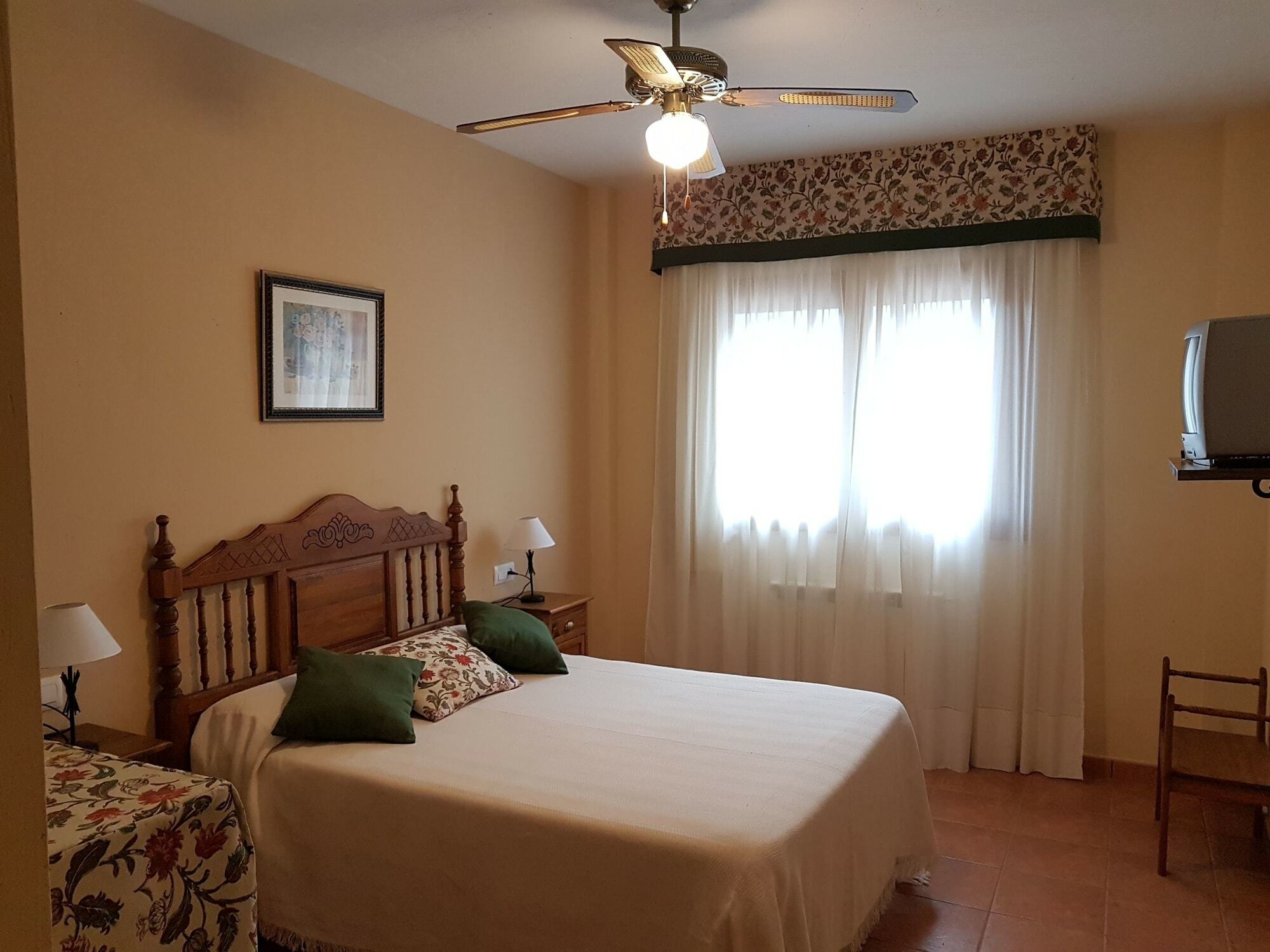 Hospedium Hostal Sierra Del Agua Paterna del Madera Ngoại thất bức ảnh