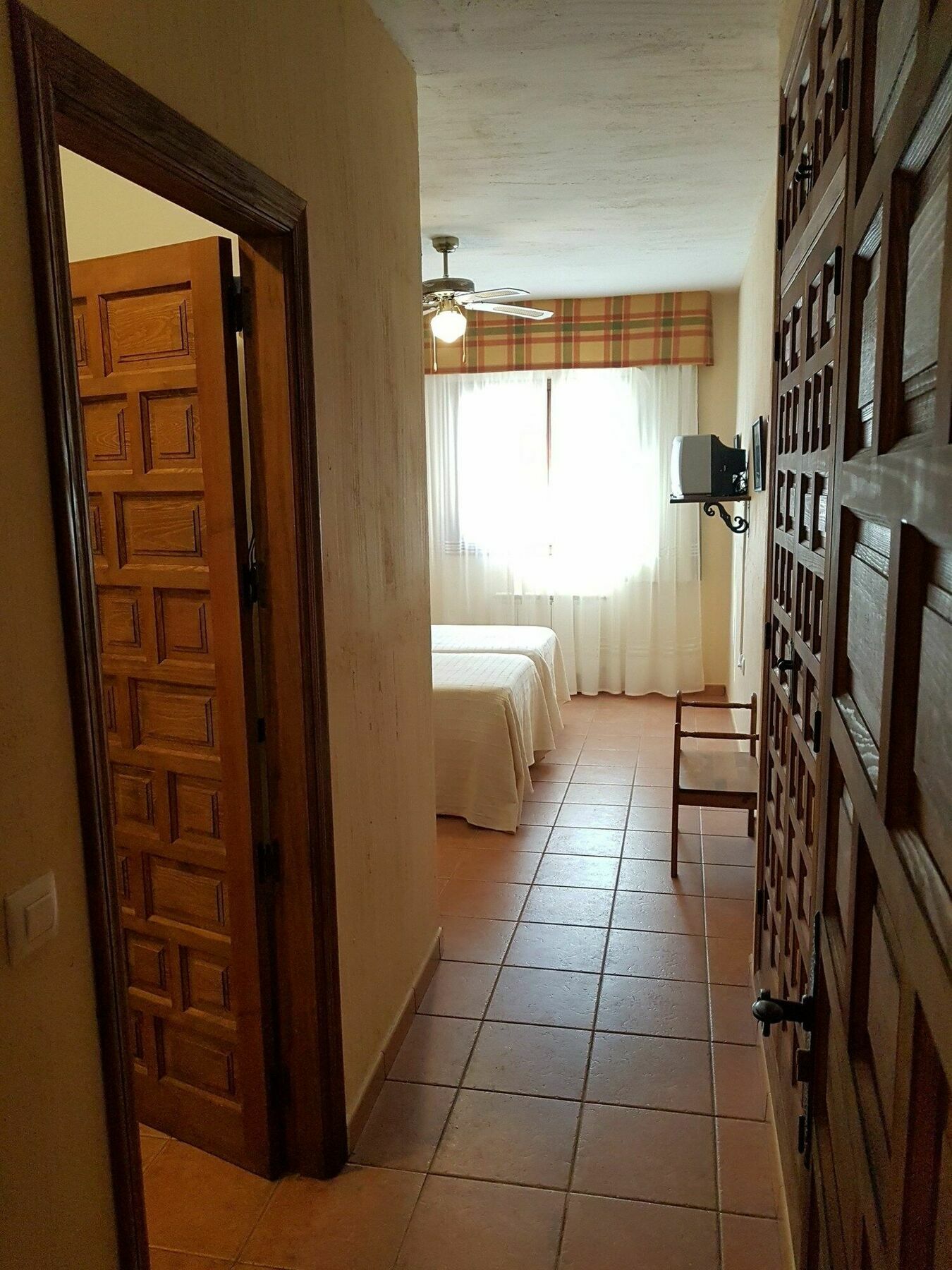 Hospedium Hostal Sierra Del Agua Paterna del Madera Ngoại thất bức ảnh
